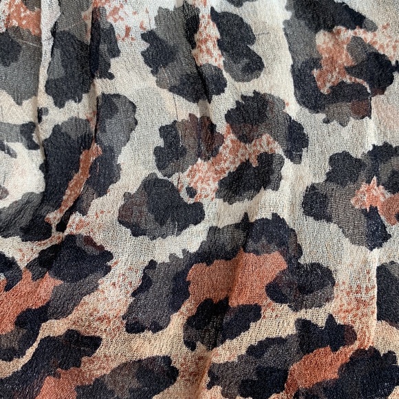 Animal print polyester scarf. - Picture 13 of 13